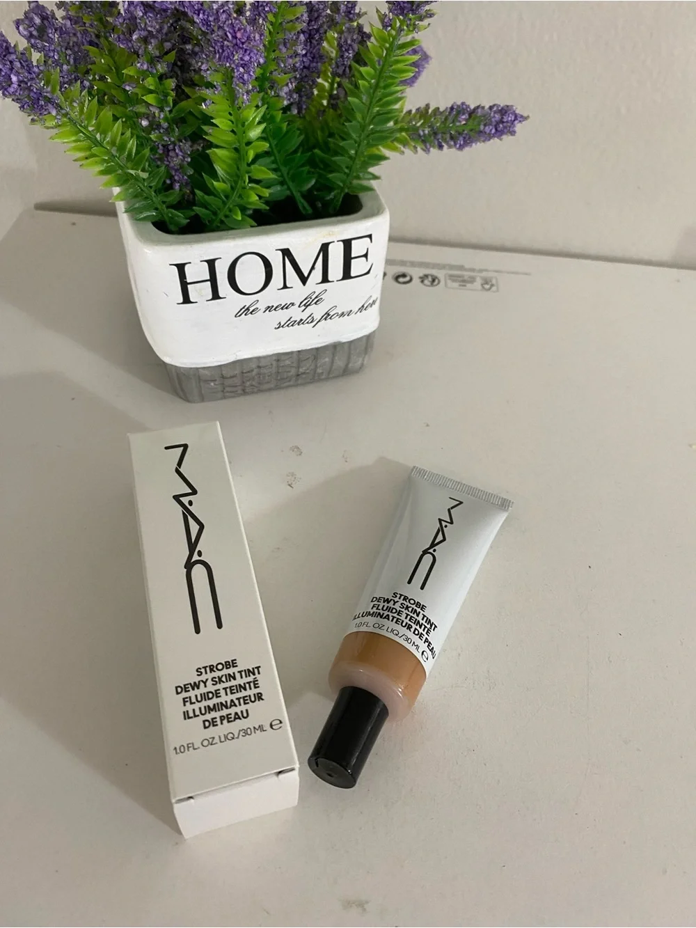 Deep 1 ~ MAC Strobe Dewy Skin Teint, Full Size, 1 OZ / 30 ML